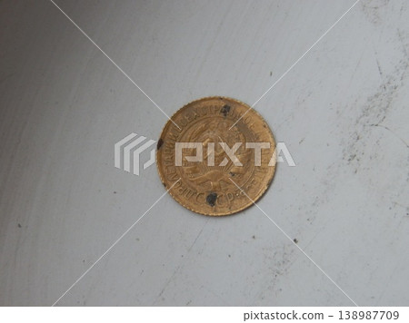 Circulated coin used in everyday transactions Circulated coin used in everyday transactions 138987709