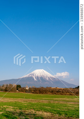 A clear spring meadow with Mount Fuji in the background (March 2025) A clear spring meadow with Mount Fuji in the background (March 2025) 138988072