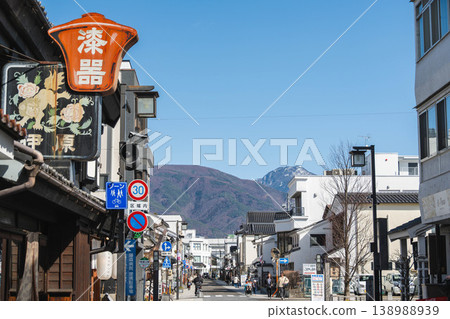 長野縣松本市中町通:傳統倉庫街景。 長野縣松本市中町通:傳統倉庫街景。 138988939