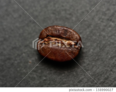 一顆咖啡豆的特寫 一顆咖啡豆的特寫 138990027