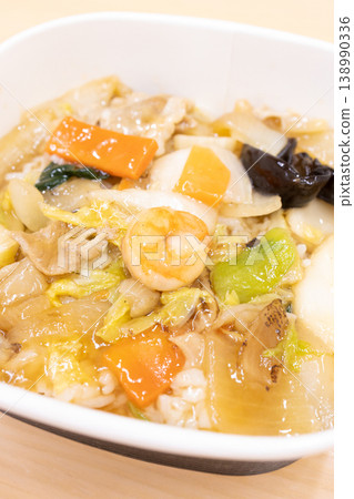 Delicious Chinese-style rice bowl from a convenience store Delicious Chinese-style rice bowl from a convenience store 138990336