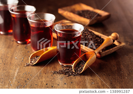 Black tea on an old wooden table. 138991287