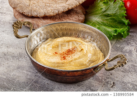 Arabic chickpea hummus with pita 138993584