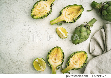 Green artichoke flowers 138993749