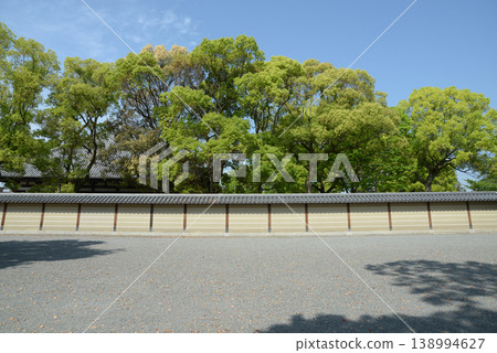 Toji Temple in the fresh green of spring; earthen wall; Kujo-cho, Minami-ku, Kyoto City Toji Temple in the fresh green of spring; earthen wall; Kujo-cho, Minami-ku, Kyoto City 138994627
