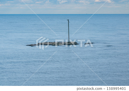 【日本海】電線桿島【糸魚川市】 【日本海】電線桿島【糸魚川市】 138995401