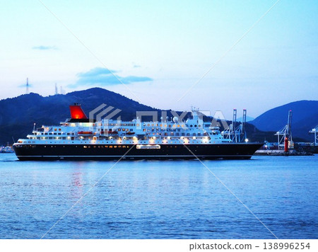 Shizuoka Prefecture, Shimizu: Passenger ship Nippon Maru departing in April Shizuoka Prefecture, Shimizu: Passenger ship Nippon Maru departing in April 138996254