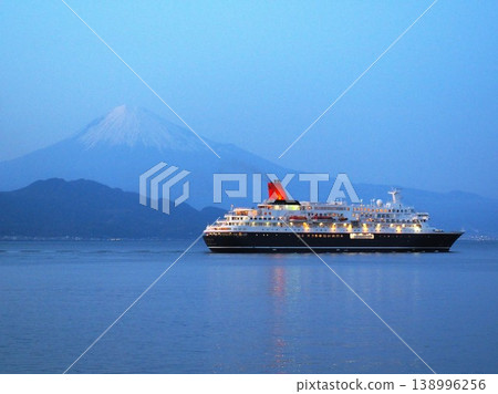 Shizuoka Prefecture, Shimizu: Passenger ship Nippon Maru departing in April Shizuoka Prefecture, Shimizu: Passenger ship Nippon Maru departing in April 138996256