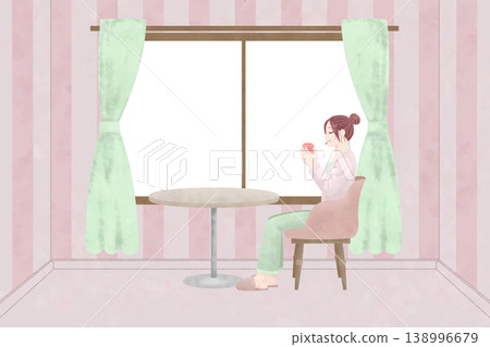 一位女士在家中窗邊享受時光。 一位女士在家中窗邊享受時光。 138996679