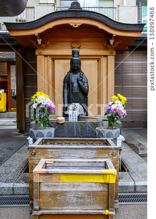Toshima Ward, Tokyo: Along the old Nakasendo Road, Sugamo Jizo-dori Shopping Street, Togenuki Jizo-son Koganji Temple, Washing Kannon Toshima Ward, Tokyo: Along the old Nakasendo Road, Sugamo Jizo-dori Shopping Street, Togenuki Jizo-son Koganji Temple, Washing Kannon 138997468