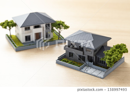 house model on desk house model on desk 138997493