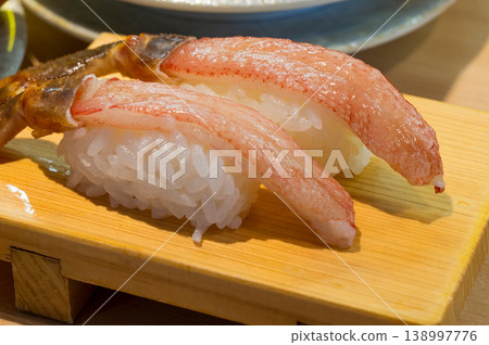 美味的蟹肉握壽司 美味的蟹肉握壽司 138997776