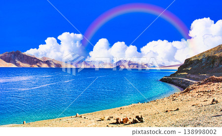 The breathtaking scenery of Pangong Tso in Upper Ladakh The breathtaking scenery of Pangong Tso in Upper Ladakh 138998002