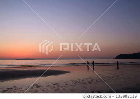 在海上日落 138998119