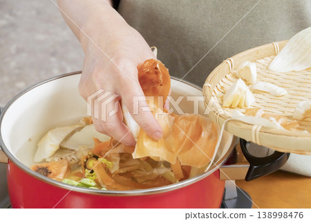 The process of making vegetable broth The process of making vegetable broth 138998476