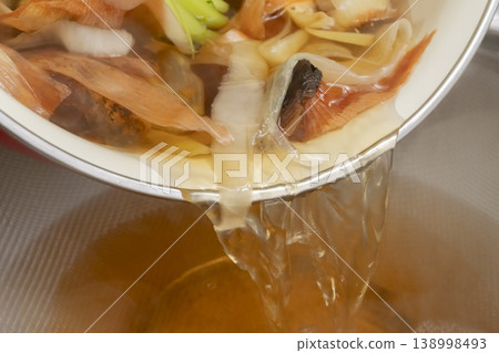 製作蔬菜高湯的過程 138998493