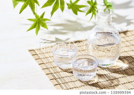 Summer image of Japanese sake 138999394