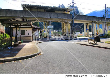 The Okukinu Road welcomes spring with blooming flowers... Kawaji Onsen 'Kawaji Yumoto Station' 139000274