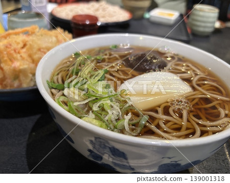 蕎麥麵和海鮮天婦羅套餐 139001318