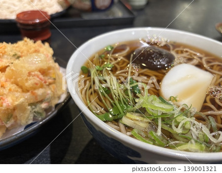 Soba noodles and seafood tempura set Soba noodles and seafood tempura set 139001321