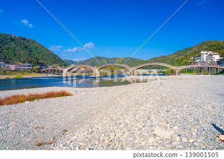 [Japan's 100 Famous Bridges] [Japan's 100 Famous Castles] Kintaikyo Bridge and Iwakuni Castle in Late Autumn, Part 7, Iwakuni City, Yamaguchi Prefecture 139001505