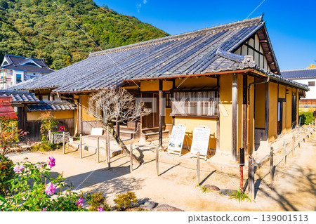 Late autumn at Yoshika Park, former Mekata family residence 2, Iwakuni City, Yamaguchi Prefecture 139001513