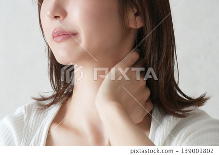 Woman experiencing neck pain; suspected whiplash. Woman experiencing neck pain; suspected whiplash. 139001802