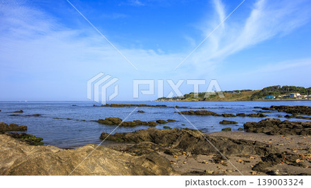 Coast of a sunny day 139003324