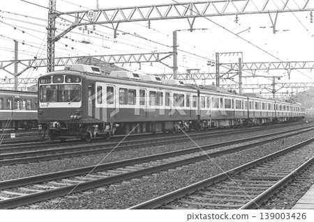 京急800系，6節車廂列車，823-6至823-1號，金澤車輛段，1982年3月21日 139003426
