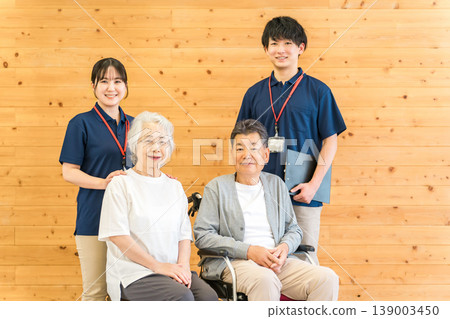 Senior men and women in care facilities, and male speech-language pathologists and physical therapists (day care, nursing home) Senior men and women in care facilities, and male speech-language pathologists and physical therapists (day care, nursing home) 139003450
