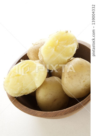 Steamed new potatoes on a plate Steamed new potatoes on a plate 139004332