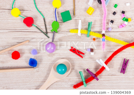 Accessories used to play or learn at school and preschool 139004369