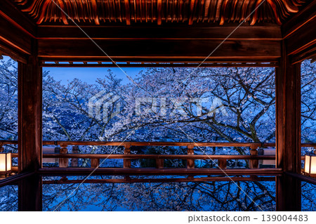 The moon-viewing stage at Mii-dera Temple overlooking the cherry blossoms at night The moon-viewing stage at Mii-dera Temple overlooking the cherry blossoms at night 139004483