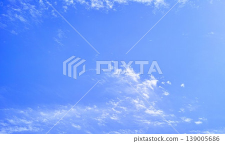 藍色的天空和雲圖像 藍色的天空和雲圖像 139005686