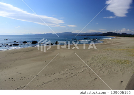 Beautiful coastal scenery in early spring Beautiful coastal scenery in early spring 139006195