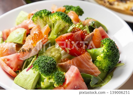A photo of a healthy seafood salad with salmon, salmon roe, and avocado. 139006251
