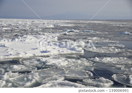 Impressive drift ice Impressive drift ice 139006991