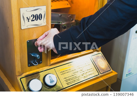 Commemorative medal creation at tourist destinations 139007346