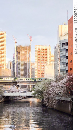 Sakurabashi Bridge over the Meguro River, the surrounding buildings, and a train. Sakurabashi Bridge over the Meguro River, the surrounding buildings, and a train. 139007444