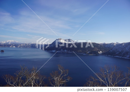 冬日晴朗的瑪舒湖 139007507