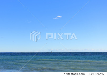 Eboshi Rock as seen from Southern Beach Chigasaki in Chigasaki City, Kanagawa Prefecture 139009297