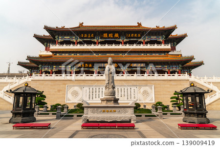 Mahavira Treasure Palace at Dabei Monastery in Tianjin 139009419