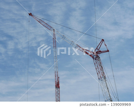 Huge crane Huge crane 139009969