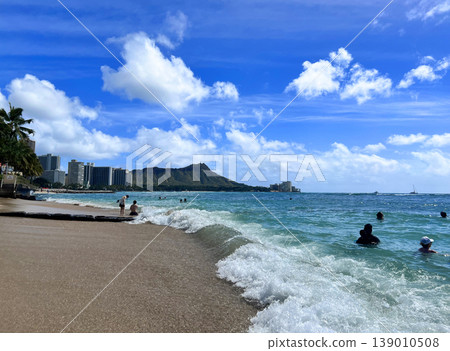 The stunning view of the waves at Waikiki Beach and Diamond Head in Hawaii The stunning view of the waves at Waikiki Beach and Diamond Head in Hawaii 139010508