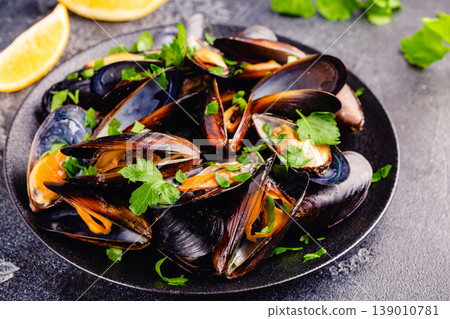 Delicious seafood mussels with sauce and parsley. 139010781