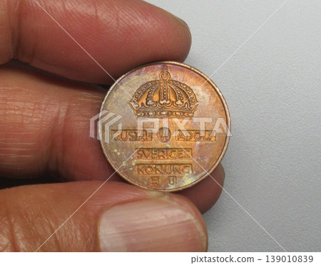 A 2 Åre coin issued in Sweden in 1965. A 2 Åre coin issued in Sweden in 1965. 139010839