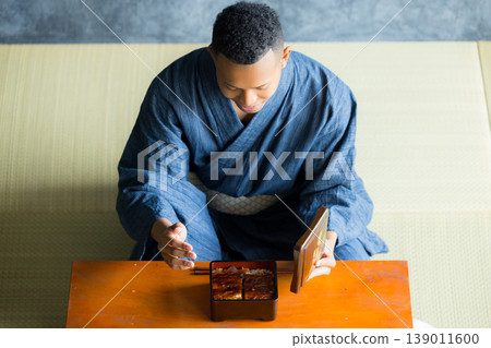 Foreign man wearing a yukata Foreign man wearing a yukata 139011600