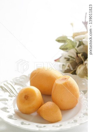 Fresh loquats Fresh loquats 139011823