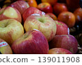 Closeup apples in the pile in the fruit shop with defocused red apple pile in background 139011908