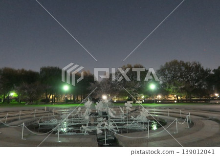 夜幕降臨,燈飾亮起之前,Toneri Park 的主會場。 夜幕降臨,燈飾亮起之前,Toneri Park 的主會場。 139012041
